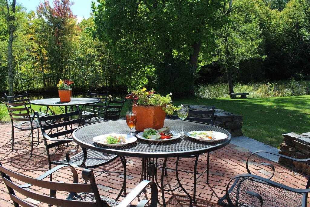 King Hill Inn & Kitchen New London Exterior foto