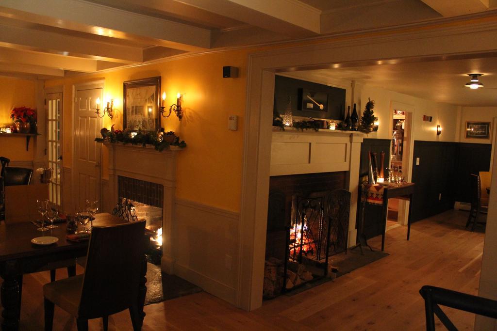 King Hill Inn & Kitchen New London Exterior foto