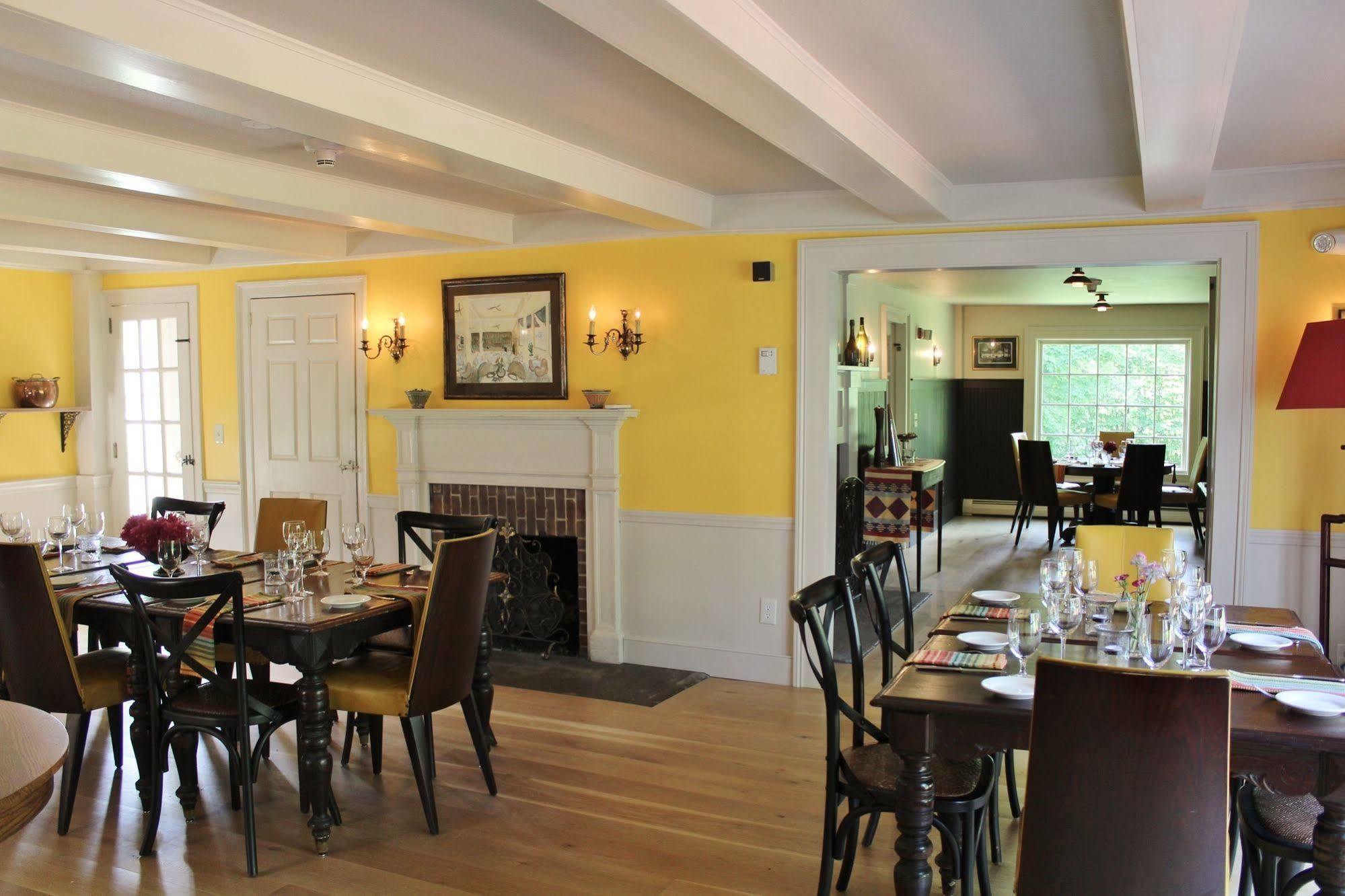 King Hill Inn & Kitchen New London Exterior foto